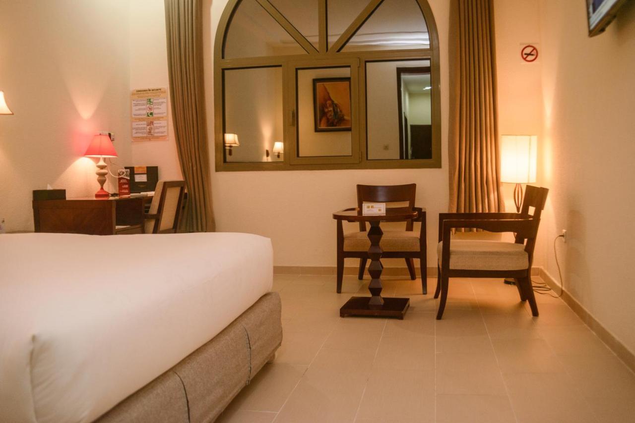 Hotel Sancta Maria Lomé Buitenkant foto
