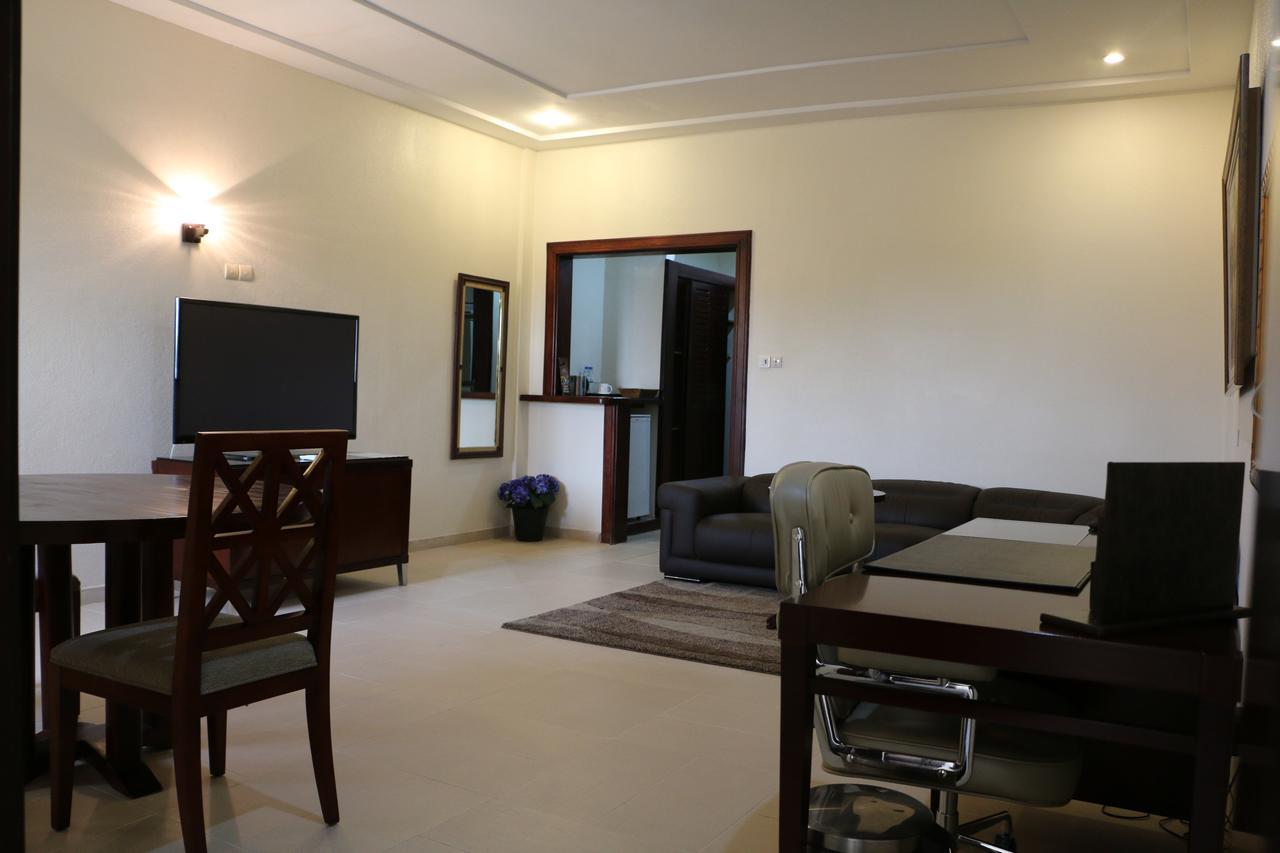Hotel Sancta Maria Lomé Buitenkant foto