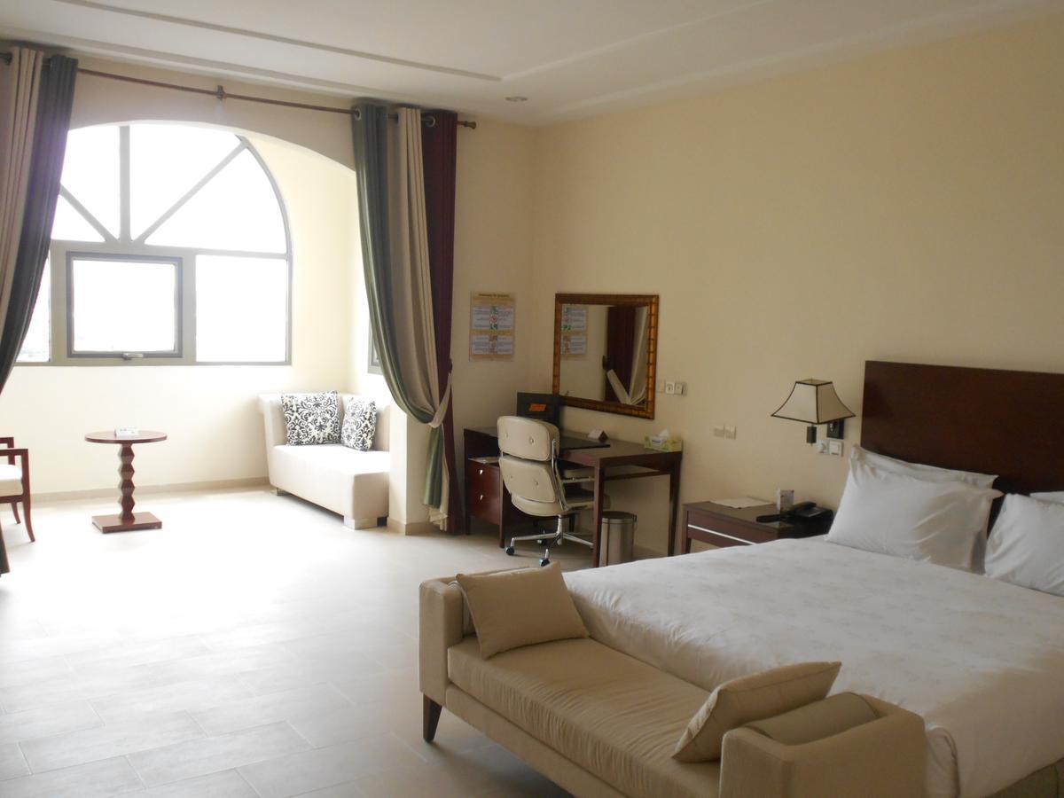 Hotel Sancta Maria Lomé Buitenkant foto