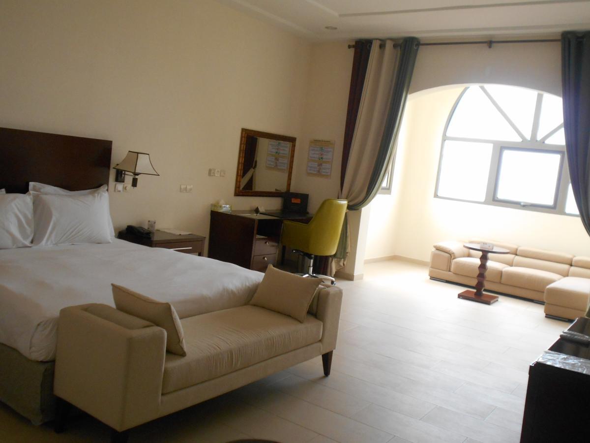 Hotel Sancta Maria Lomé Buitenkant foto